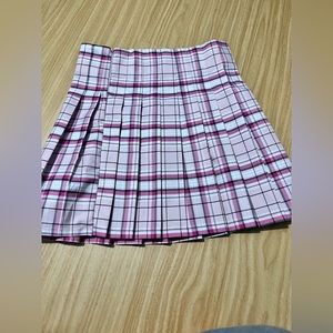 pink pleated skirt